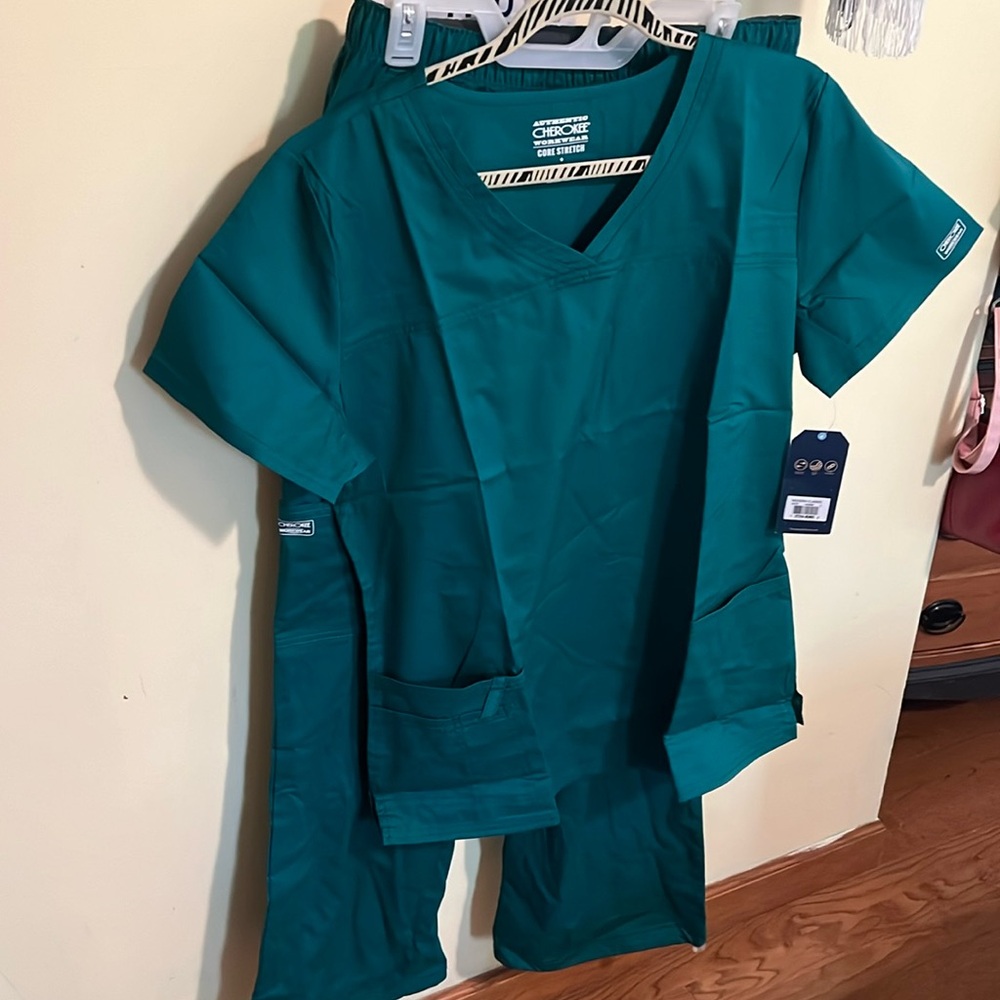 Cherokee scrub set modern classic